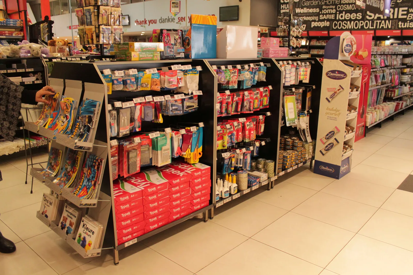 In-store merchandising fixture in a supermarket aisle